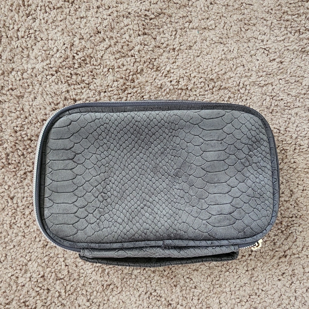 Gray Textured Women's Clutch